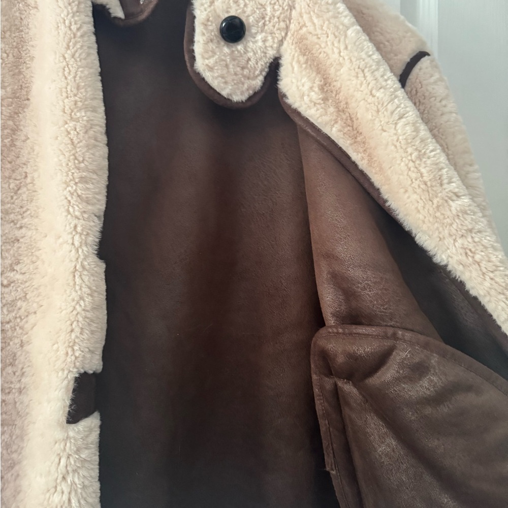 COMMENSE Sherpa Jacket with Brown Piping - Picture 3 of 3
